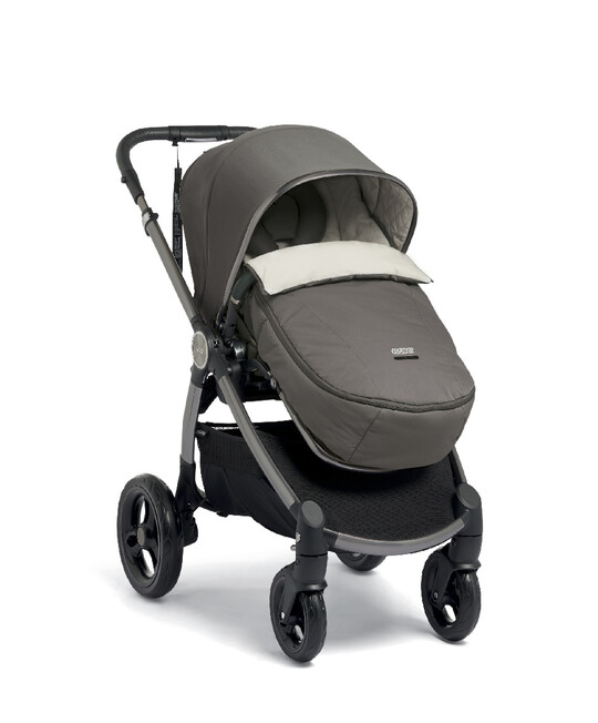 مجموعة مستلزمات أساسية أوكارو مع مقعد سيارة جوي آي-سبين 360 آي-سايز للأطفال الرضع أسود - 6 قطع image number 8
